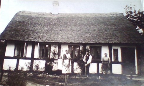 Huset I Holme - Far , Mor ,Asta , Gerda Og Anna
